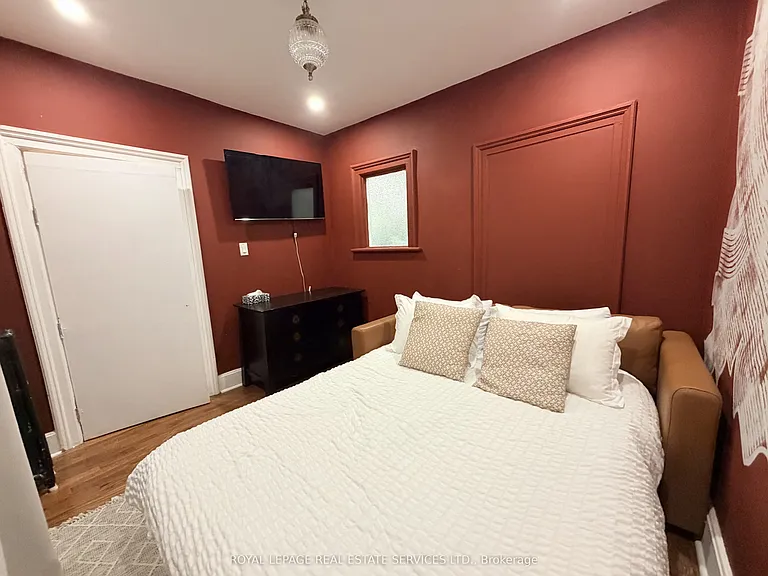 1294 Queen St W #A — Photo 8