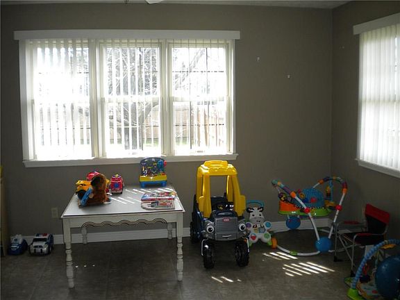 4th image of 47 Hickory Ln N