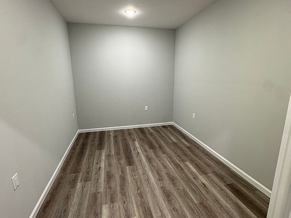 4th image of 453 Summer St #4