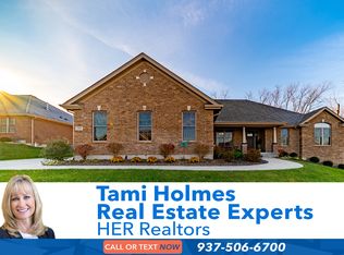 241 Crown Point Dr, Centerville, OH