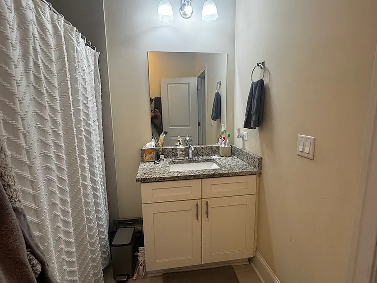 2619 N Southport Ave #1F — Photo 11