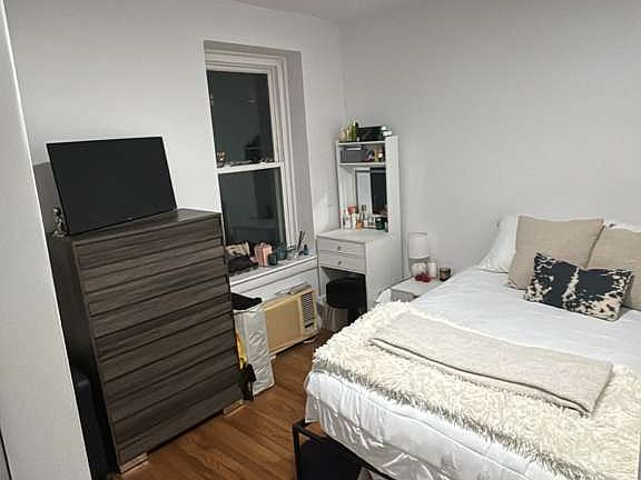 3rd image of 220 E 49th St #5A