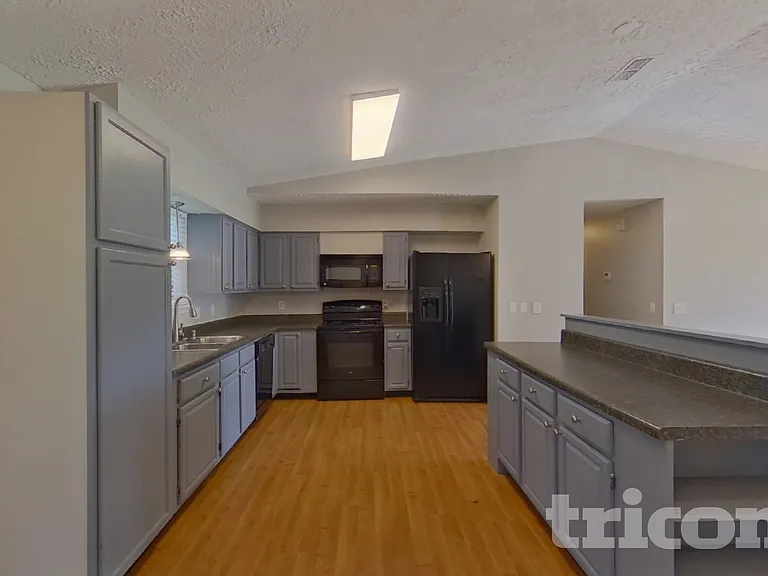 554 Peregrine Ct — Photo 6