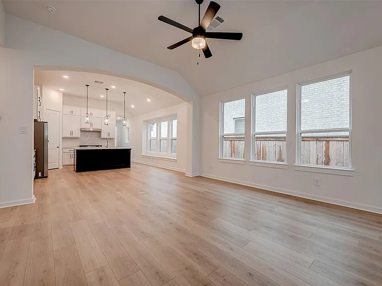 11430 Gossamer Wing Ln — Photo 3
