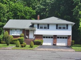 30-05 Hillside Ter, Fair Lawn, NJ 07410