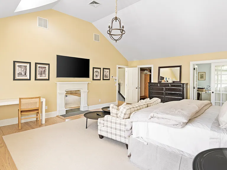 Carriage Ct — Photo 24