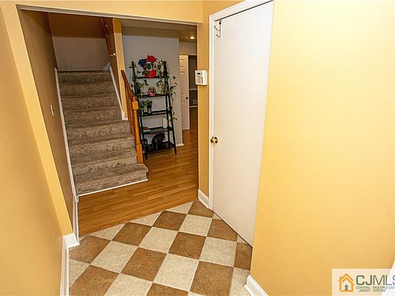 4th image of 21 Begonia Ct #21