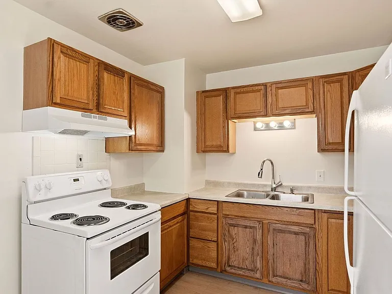 308 N Washington St — Photo 36