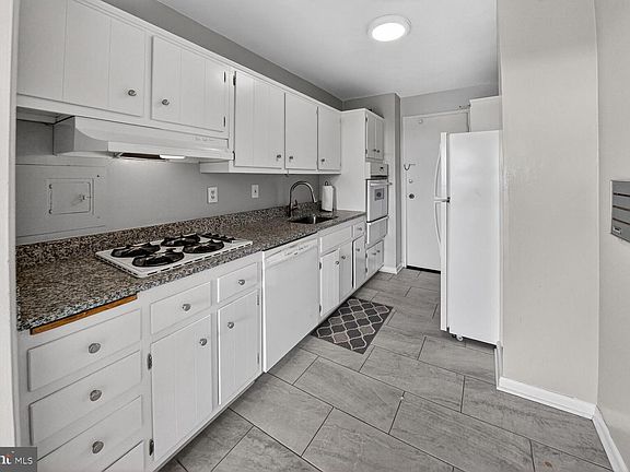 3rd image of 10500 Rockville Pik #1214