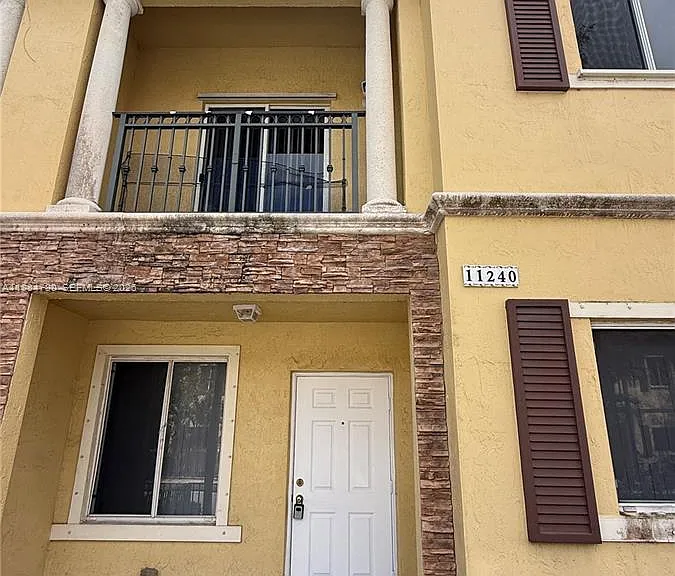 11240 SW 230th Ter #11240 — Photo 1