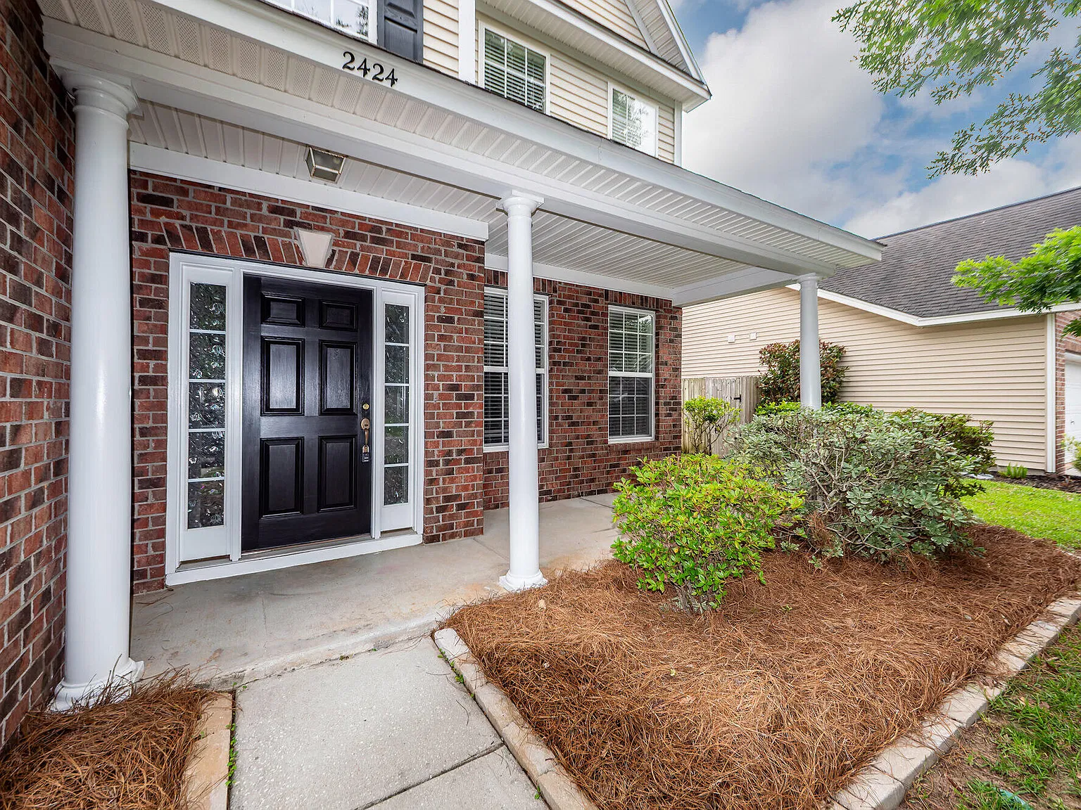 5 bed, 3.0 bath, 2552 sqft, $2,800 — Photo 3