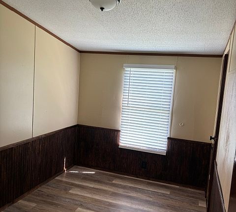 5th image of 415 Hickory St