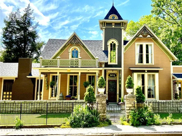 8 Washington St, Eureka Springs, AR 72632