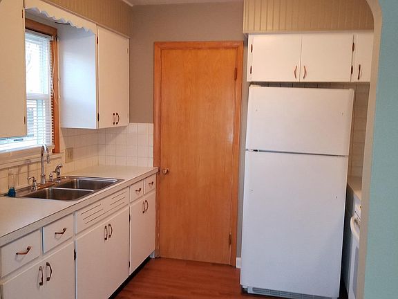 3rd image of 1636 Wildon Ave