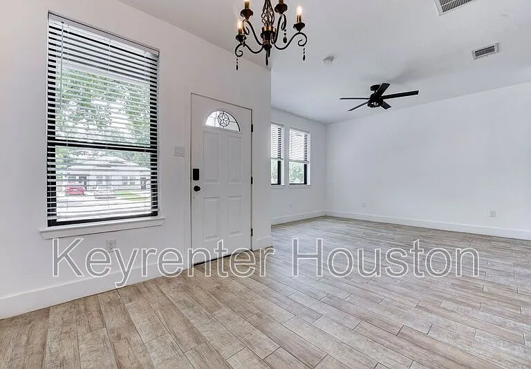 5121 Southwind St — Photo 6