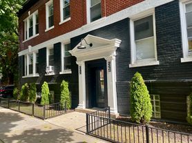 5321 N Damen Ave, Chicago, IL