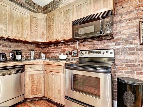 4th image of 1007 Constitution Ave NE