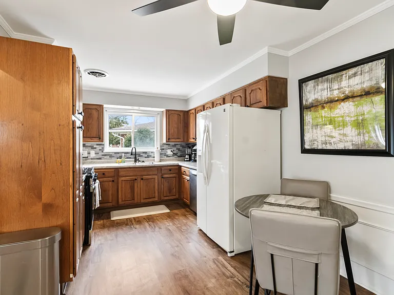 12401 Lyford Dr — Photo 9