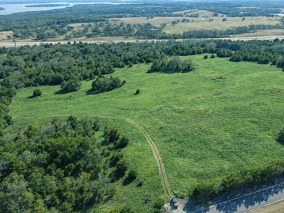 2nd image of 552 Concord Rd