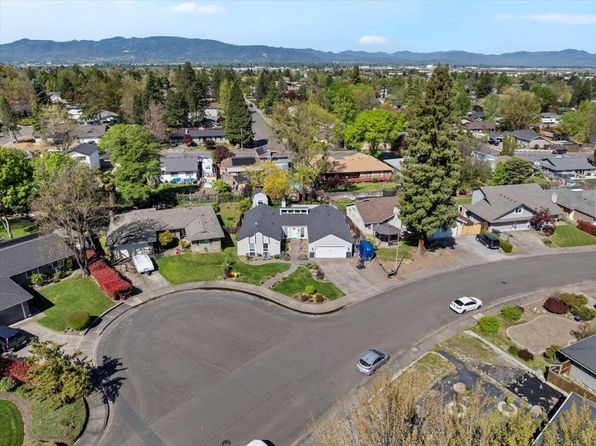 2671 Aldersgate Rd, Medford, OR 97504
