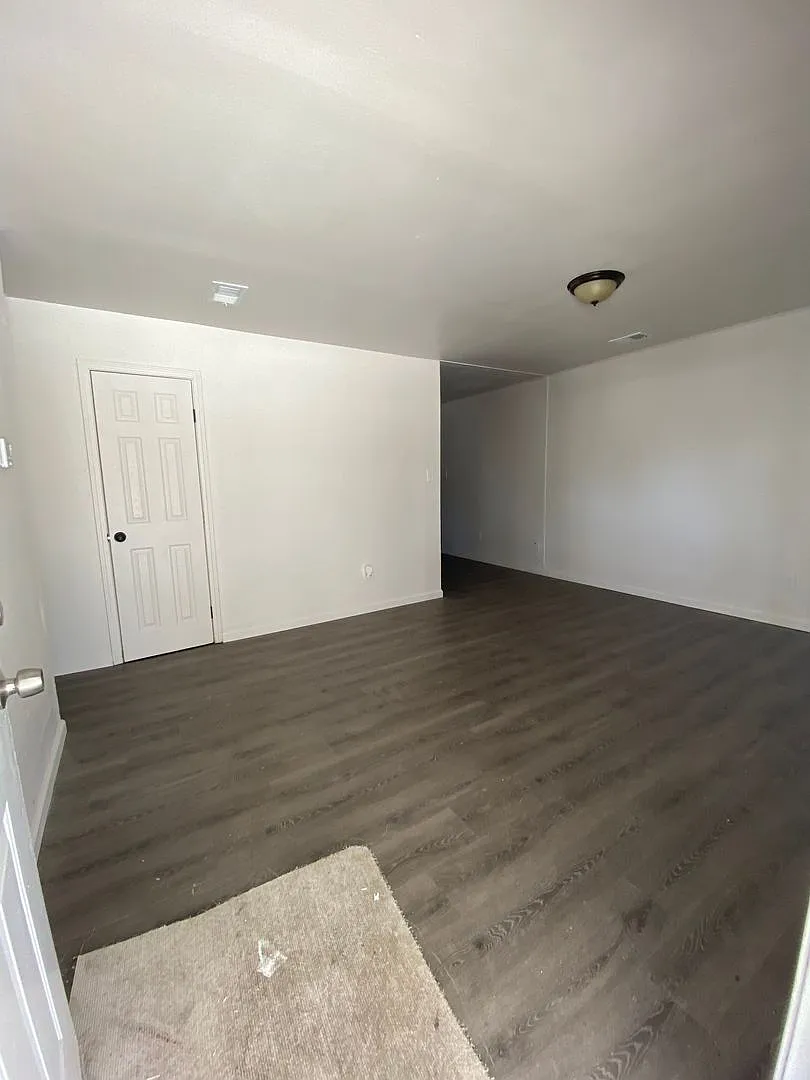 Building Photo - 1614 Parklane Dr