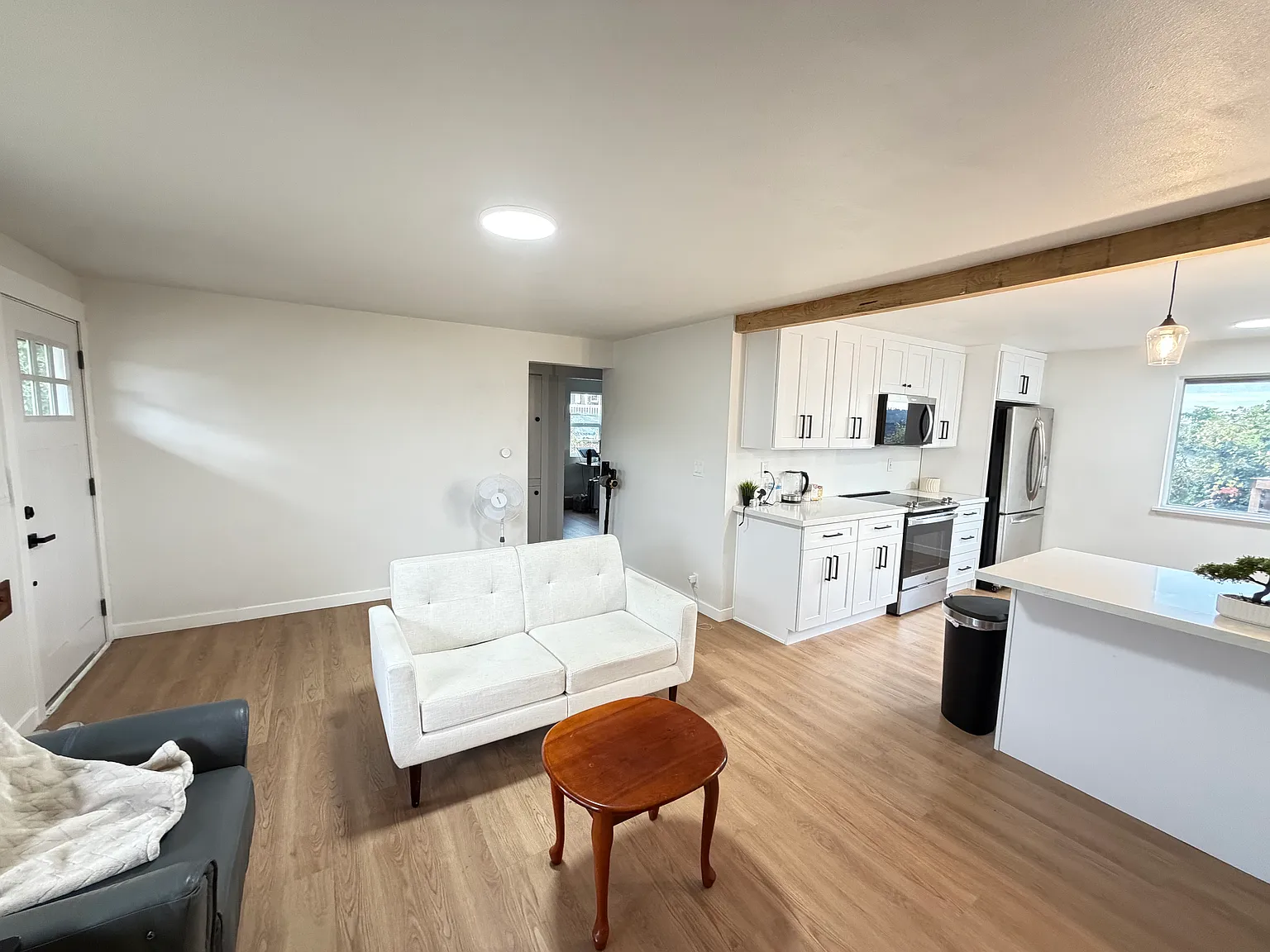 2 bed, 800 sqft, $2,700 — Photo 3