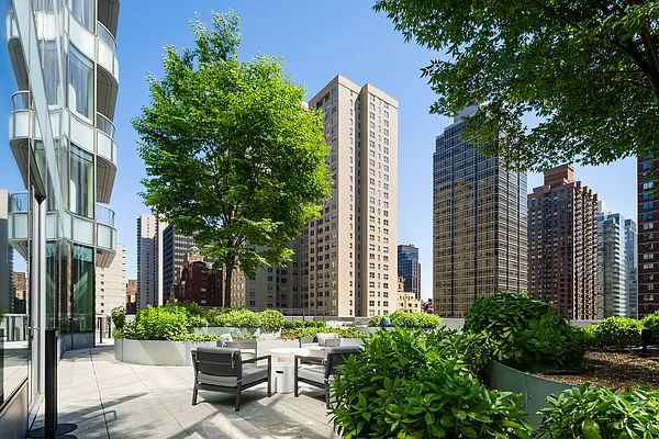 Rented by Compass | media 53