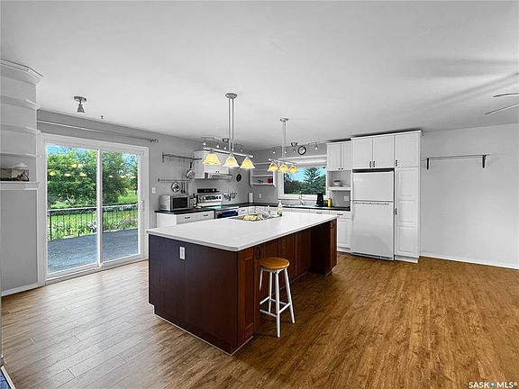 5th image of 207 3rd AVENUE E