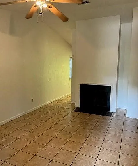 1083 Sutor Rd — Photo 2