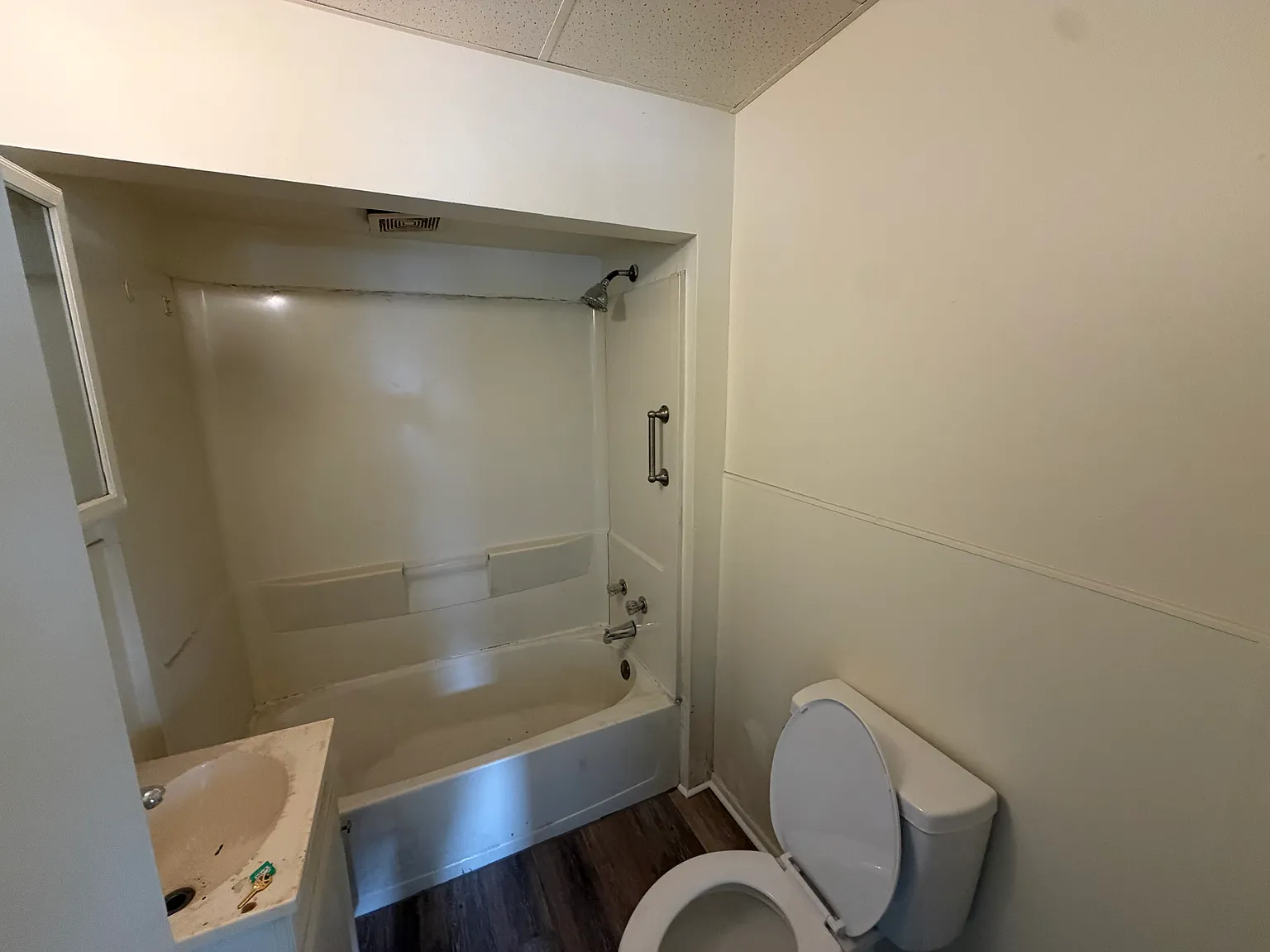 3 bed, 1200 sqft, $1,200 — Photo 2