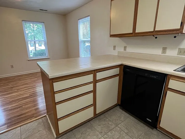 888 Patrick Henry Dr — Photo 13