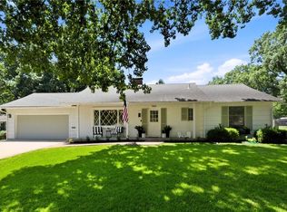 9614 Mohawk Dr, Overland Park, KS 66206