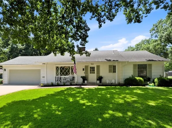 9614 Mohawk Dr, Overland Park, KS 66206