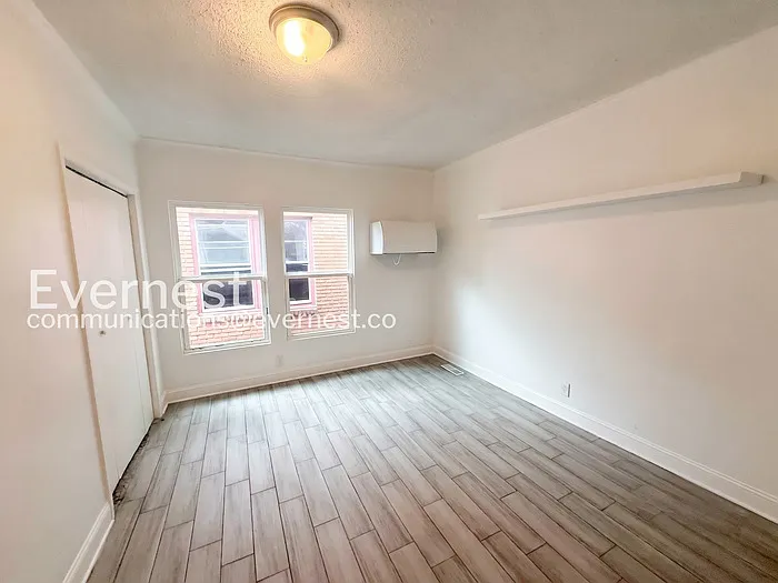 1402 Avenue E — Photo 10