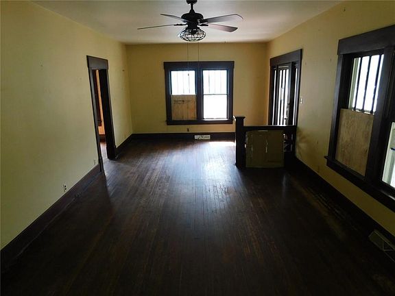 5th image of 215 W Jefferson St
