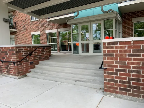 9355 Irving Park Rd APT 303, Schiller Park, IL 60176