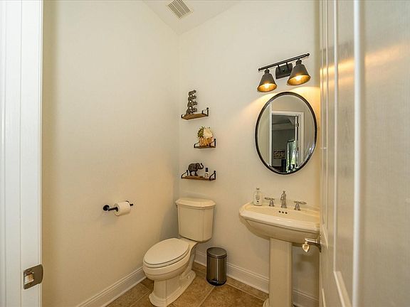 4th image of 1204 Oxbridge Dr