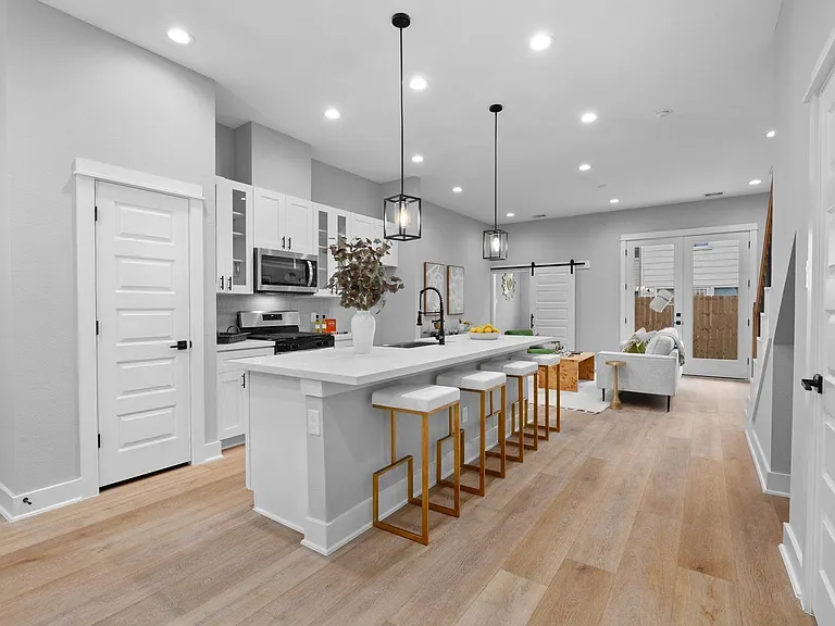 4210 McKinley St — Photo 5