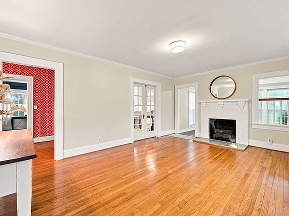 4th image of 333 Mattox St