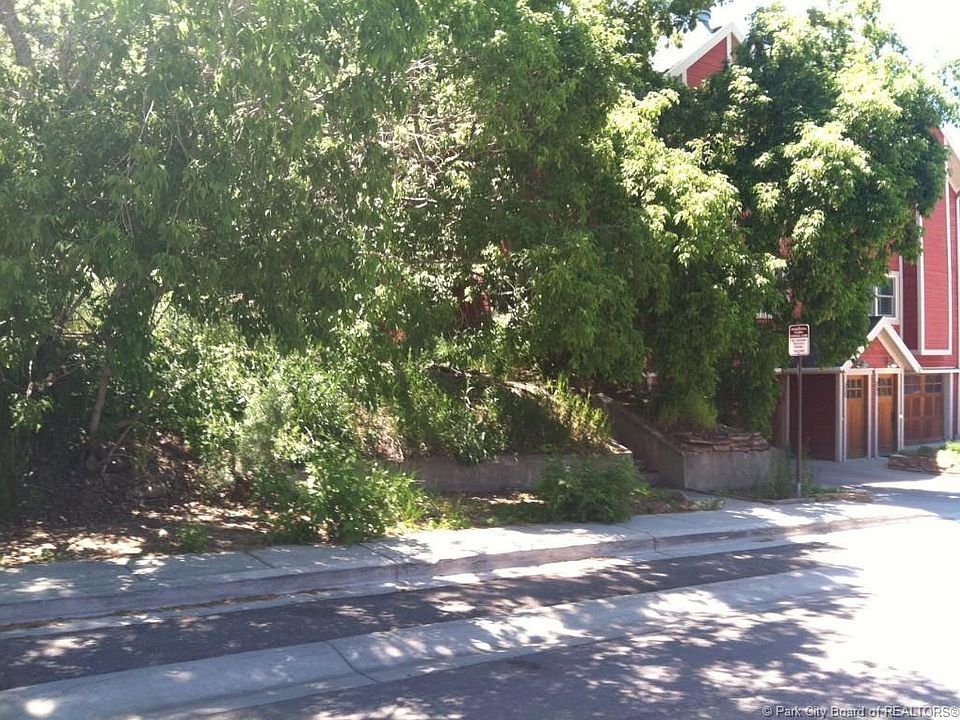 1st image of 215 Park Ave #15