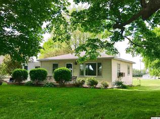 309 W Collins St, Mendon, IL 62351