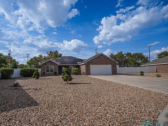 3rd image of 2100 Mockingbird Ln