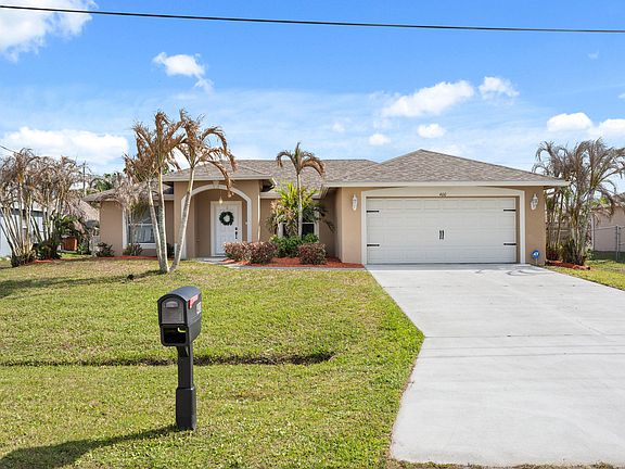 3rd image of 400 SW Ridgecrest Drive