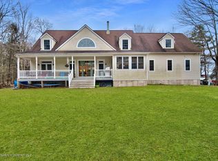153 Cove Point Ln, Lake Ariel, PA 18436