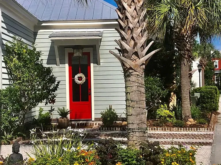 Latitude Ln — Photo 1