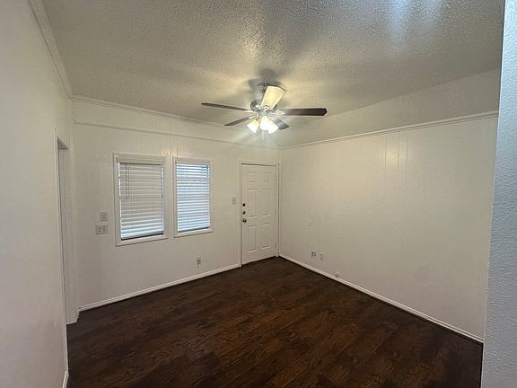 3rd image of 2101 Fort Worth St #B