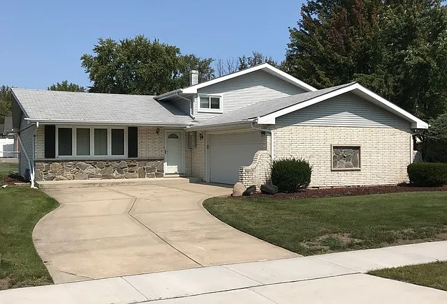 8654 W Sun Valley Dr photo 1