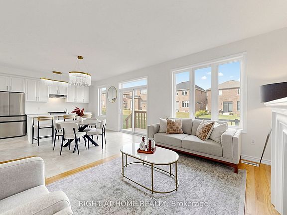 4th image of 40 Ainslie Hill Cres