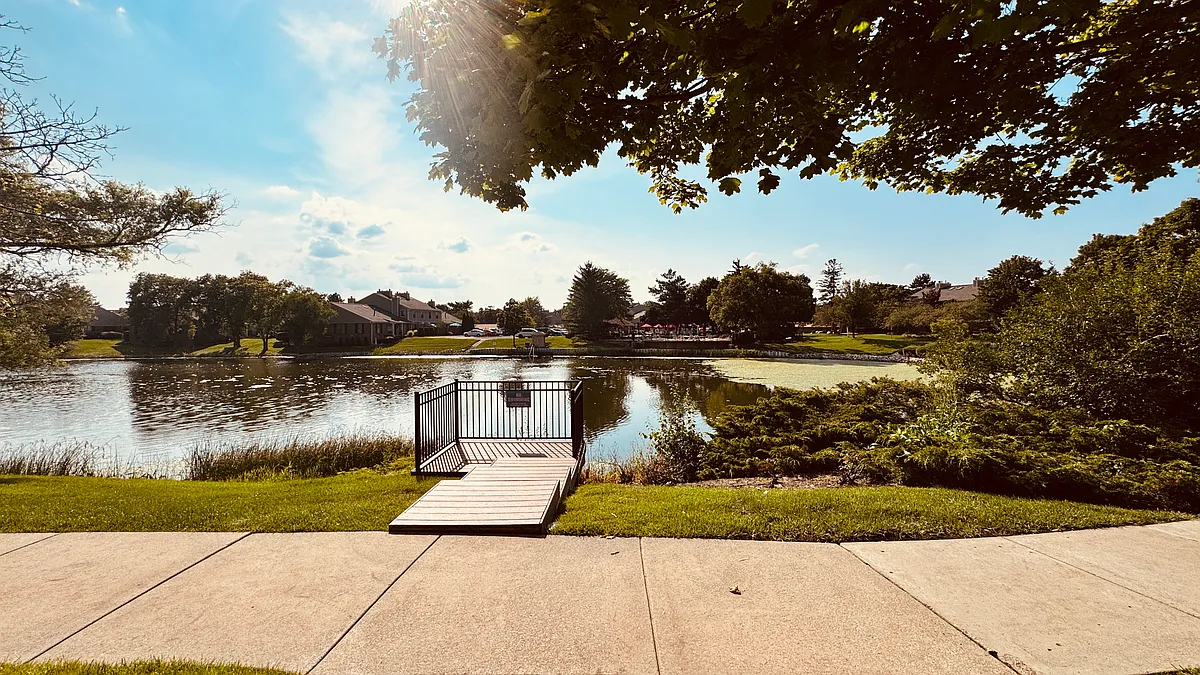 Building Photo - 22207 Pondview #32