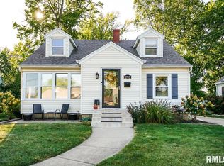 1705 Crescent Dr, Pekin, IL 61554
